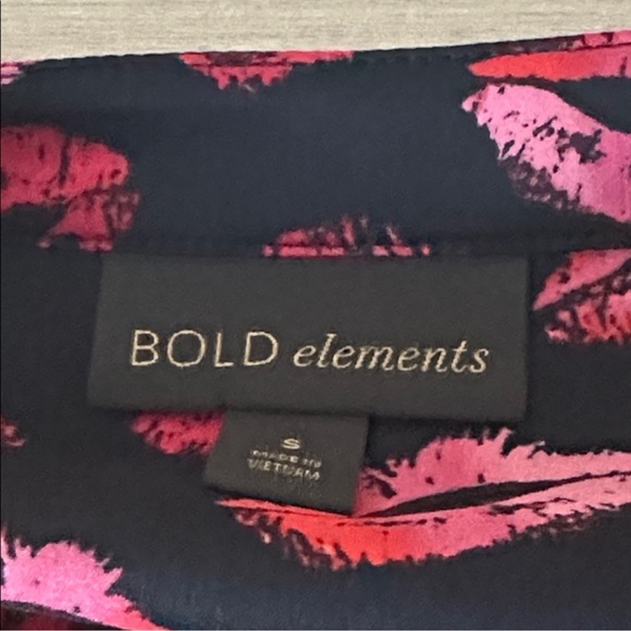 BOLD elements Black and Red Lip Print Blouse NEW - Picture 4 of 5